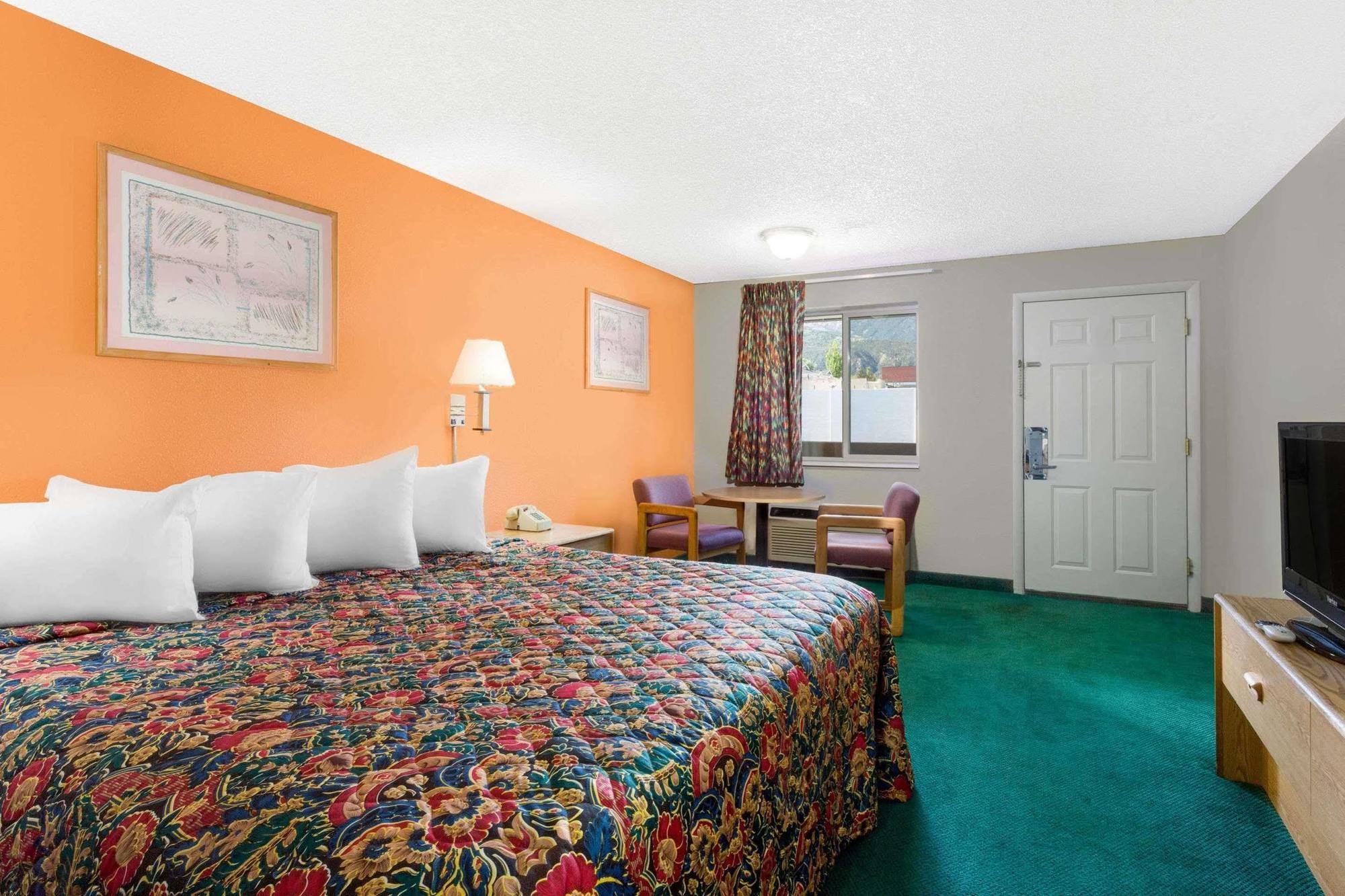 Motel Knights At Cedar