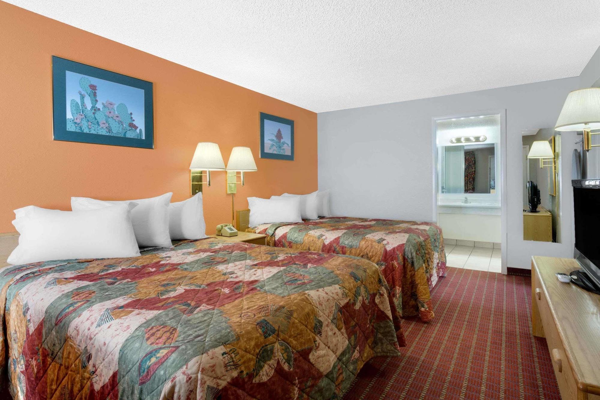 Knights At Cedar Motel 2*